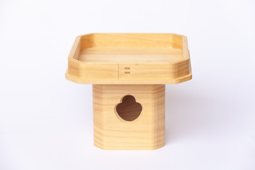 三宝「神様にお供えする食べ物を乗せる台」