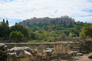 Fototapeta na wymiar the old ruins in Athens