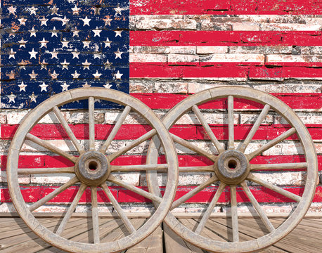 vieilles roues de charrette sur drapeau américain 