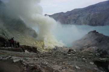 Fototapeta na wymiar Ijen Crater is a acidic crater lake located at the top of Mount Ijen with a lake depth of 200 meters and the area of ​​the crater reaching 5,466 hectares.
