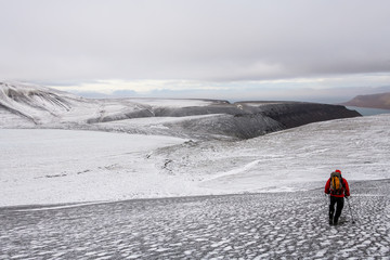 auf einem Gletscher in Spitzbergen - malerische Landschaft in der Arktis