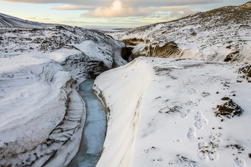 auf einem Gletscher in Spitzbergen - malerische Landschaft in der Arktis