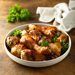 Roasted chicken drumsticks with fresh parsley