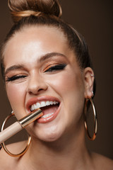 Obraz premium Close up portrait of a beautiful young topless woman