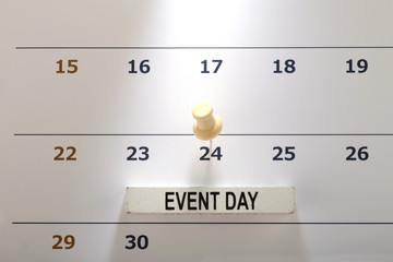 カレンダーとレジャーと引越しとピン