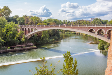 Pont sur le Tarn à Gaillac, France  - obrazy, fototapety, plakaty