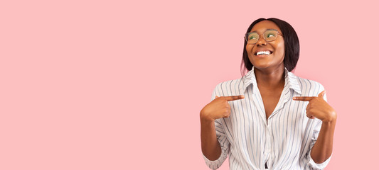 Afro Woman Pointing Fingers At Herself Over Pink Background, Panorama - obrazy, fototapety, plakaty