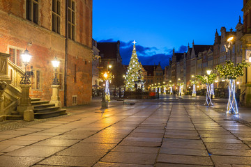 Fototapeta na wymiar Beautiful architecture of the Long Lane in Gdansk with Christmas ligths at dawn, Poland.