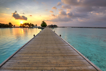 Obraz na płótnie Canvas Footbridge of Paradise Island (Lankanfinolhu) at sunset, Maldives