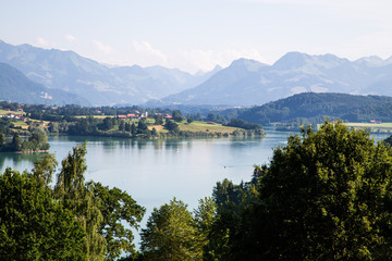 Paysage du lac de la gruyère en Suisse