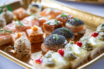 Apéritif le jour d'un mariage après la cérémonie