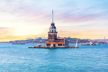 Obraz premium Maiden's Tower at sunrise, the Bosphorus straight, Istanbul, Turkey