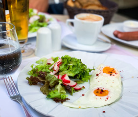 fried eggs & mix lettuce