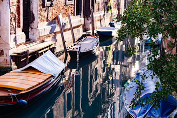 Fototapeta na wymiar Wasserstraßen in Venedig