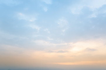 Obraz premium zachód słońca pochmurne tło