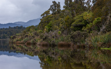 Fototapeta na wymiar Lake Paringa. Haast Makarora Pass Highway. South Island New Zealand.