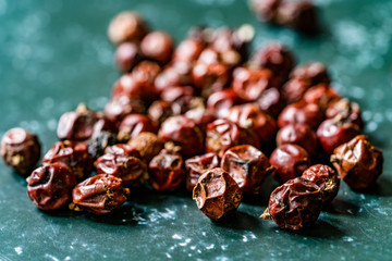 Raw Organic Dried Juniper Berries / Dry Root Berry Seeds.