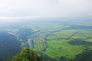 Widok z góry Trzy Korony w Pieninach © Patdrig Torc