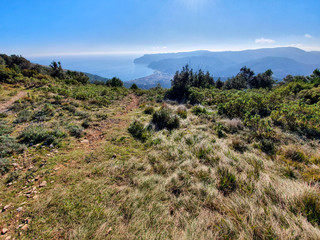 Fototapeta na wymiar Alta via dei monti liguri tra Vado e Spotorno