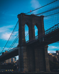 Obraz premium brooklyn bridge and new york city manhattan