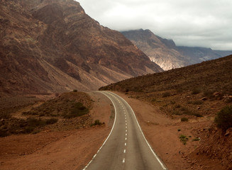 Fototapeta na wymiar Empty road in the Andes mountain range desert, on the way to Aconcagua mountain in Mendoza, Argentina