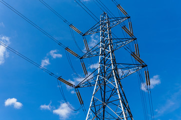 Electricity pylon with blue sky - obrazy, fototapety, plakaty