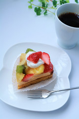 フルーツタルトとコーヒー