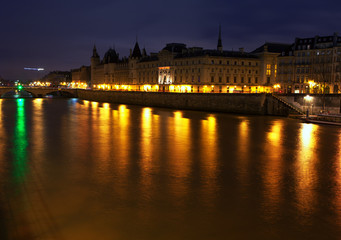 Fototapeta na wymiar Night paris City Tour and Seine River Cruise