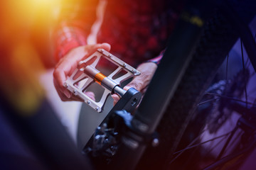 Changing bicycle pedals