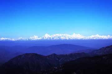 Fototapeta na wymiar view of Himalayan ranges from another mountains