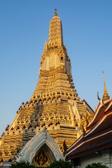 Fototapeta premium Wat Arun or Temple of Dawn is a beautiful Buddhist temple and landmarks of Bangkok in Thailand 