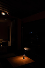 誰もいない深夜のバー