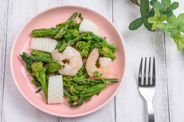 春の味覚　海老と菜の花の炒め物