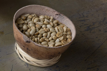 Granos de Café en fondo rustico 