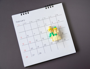 Miniature married couple on the calendar. concept for wedding & valentine Day.