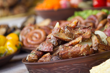 Fried potatoes with onions and dill