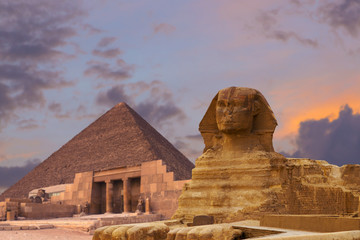 View of the sphinx Egypt, the giza plateau in the sahara desert	