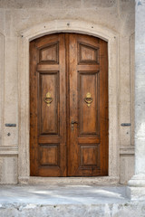 Fototapeta na wymiar old historic wooden door