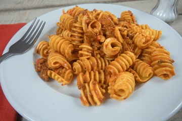 assiette de pâtes à la sauce bolognaise 