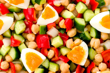 ひよこ豆のカラフルサラダ © kariphoto