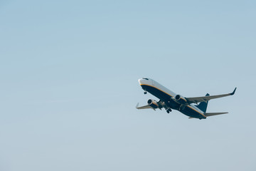 Fototapeta na wymiar Jet plane taking off in blue sky