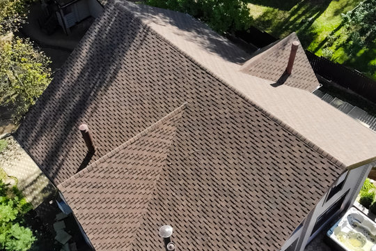 Bituminous tile for a roof. a roof from a bituminous tile. Moder