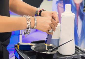 Estilo de vida de una peluquería, con una mujer trabajadora