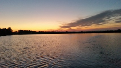 Obraz premium sunset on lake