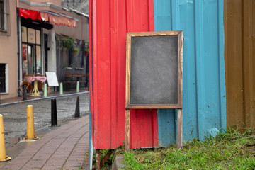 Obraz na płótnie Canvas Blank billboard in front of cafe