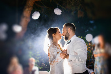 first dance - Elegant wedding by night - obrazy, fototapety, plakaty