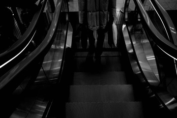 都会のエスカレーター
