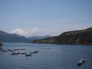 Fototapeta na wymiar 芦ノ湖から見た富士山