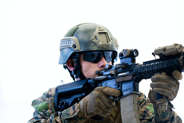 soldier in action aiming laseer sight optics
