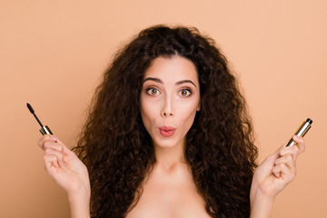 Obraz premium Close-up portrait of nice charming cute lovely attractive sweet tender delicate winsome groomed cheerful positive feminine wavy-haired girl holding in hands black lash isolated on beige background